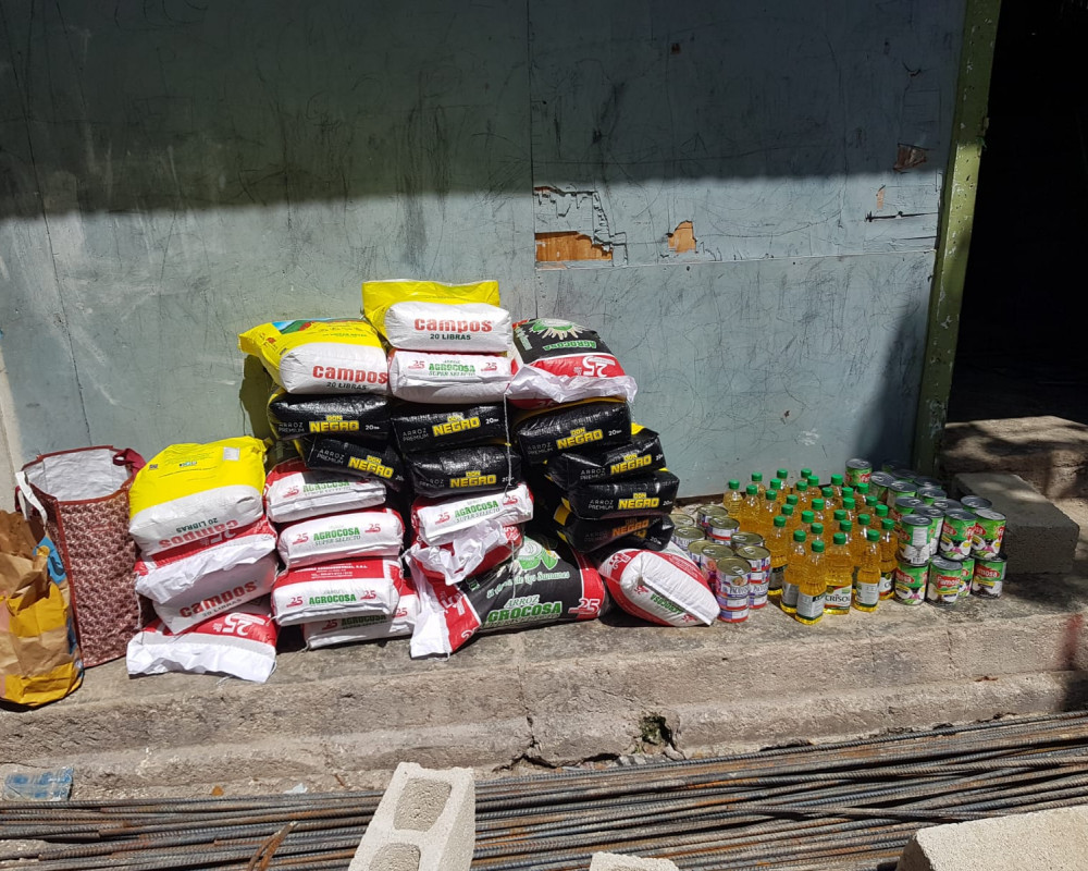 Infolge Hurrikan verteilte Daniela Frey Perez dieses Jahr auch viele Lebensmittel