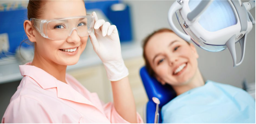 Der Anteil der Zahnärztinnen, die sich zum ersten Mal niedergelassen haben, ist 2021 erstmals deutlich auf 56 Prozent gestiegen.
