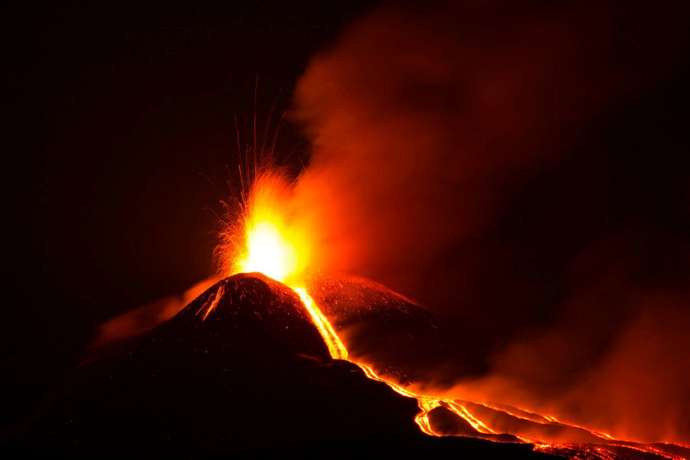 feuerspeiender Vulkan